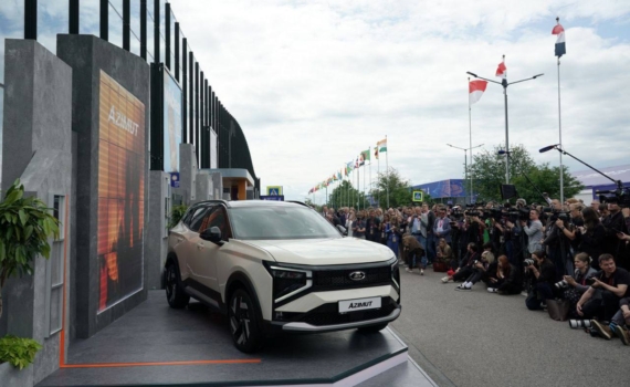 На ПМЭФ-2025 представили новый автомобиль АВТОВАЗа