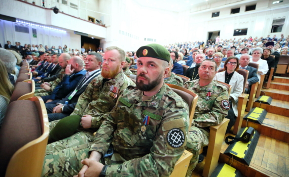 Томский губернатор поручил продолжить адресную поддержку ветеранов СВО