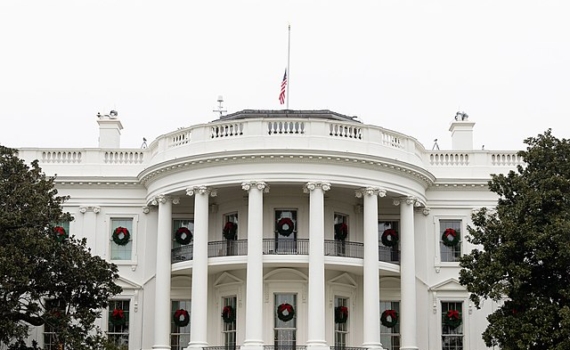 Эксперт: Дело Эпштейна разделило трампистов в США