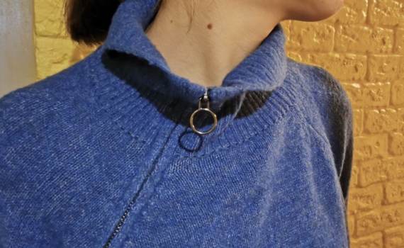 Вязаные тренды 2026: ТОП-5 свитеров с горловиной, которые станут вашими фаворитами этой зимой Вязаные тренды 2026: ТОП-5 свитеров с горловиной, которые станут вашими фаворитами этой зимой